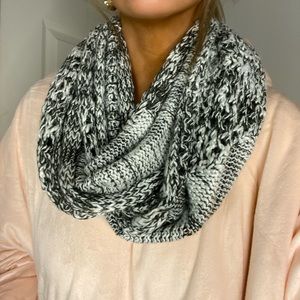 North face stretchy scarf